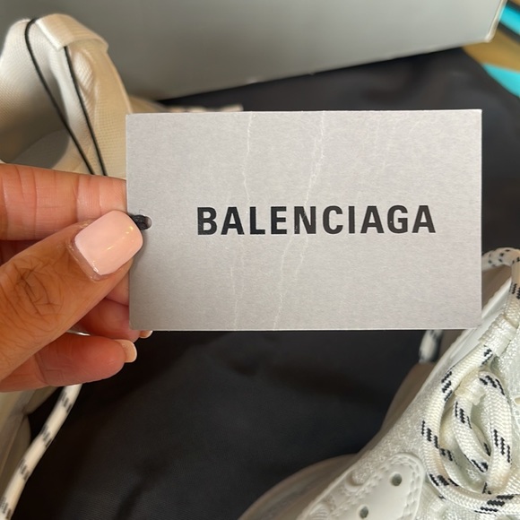 Balenciaga triple s sneaker size 37/6.5 - Picture 8 of 17